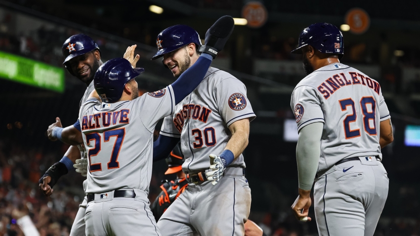 Dubon's 9th-inning single lifts Astros over Orioles 2-1 to stay atop AL