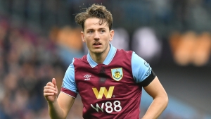 Fulham announce Berge signing from Burnley