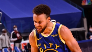 Sizzling Curry too hot for Clippers to handle as Kerr, Paschall hail Warriors star