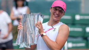 Iga Swiatek secures title at Indian Wells with final victory over Maria Sakkari