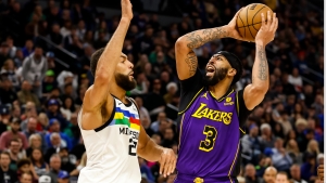 LeBron&#039;s Lakers move up to the seventh seed, Brunson drops career-high 48 in Knicks win
