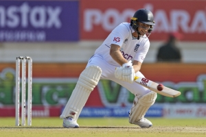 England collapse after Joe Root dismissal as India take control of third Test