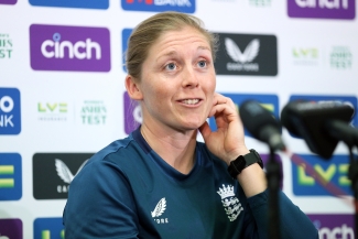 Heather Knight does not want England to dwell on Ashes disappointment