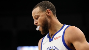Curry suffers left foot injury scare against Celtics