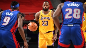 Lakers fall to another loss, Clippers beat Heat