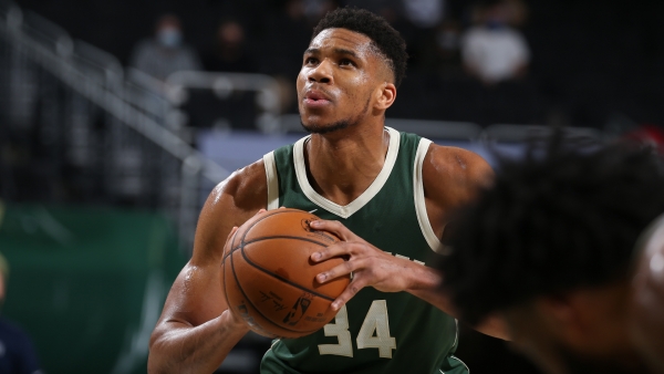 Giannis celebrates devastating Middleton link-up after Bucks beat Kings