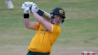 Nottinghamshire reach Vitality Blast quarter-finals by beating Leicestershire