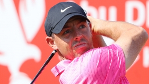 McIlroy hits the front as under-fire Thomas toils after Abu Dhabi fog delay