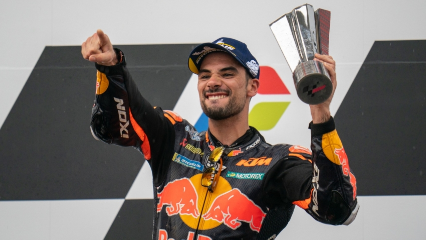 Oliveira celebrates &#039;emotional rollercoaster&#039; after victory in Indonesia rain
