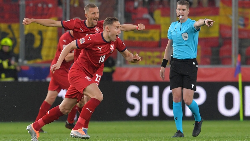 Czech Republic 2-2 Spain: Martinez steals point for La Roja in Prague