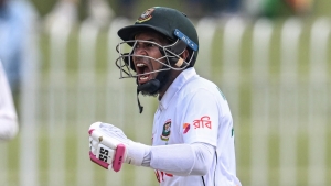 Mushfiqur stars as Bangladesh take control against Pakistan