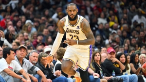 LeBron James steps up in &#039;desperate times&#039;, scores season-high 40 points in Lakers win