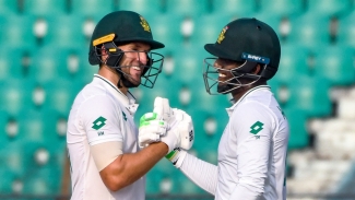 Mulder and Muthusamy partnership puts South Africa on the brink