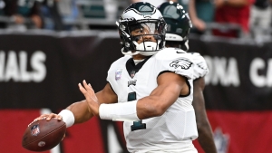 Hurts felt he let 5-0 Eagles down in narrow win over Cardinals