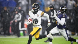Pittsburgh Steelers keep play-off hopes alive with win over Baltimore Ravens