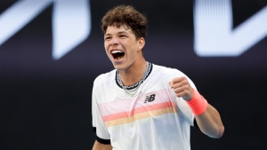 Australian Open: Shelton juggling school with grand slam hopes