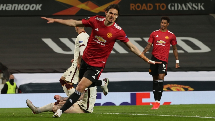 Manchester United 6-2 Roma: Cavani and Fernandes put Red Devils on course for final