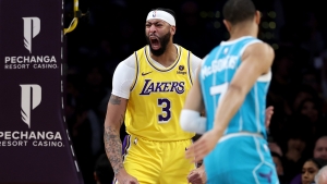 Davis hails Lakers for &#039;playing the right way&#039; as Hornets&#039; slump continues