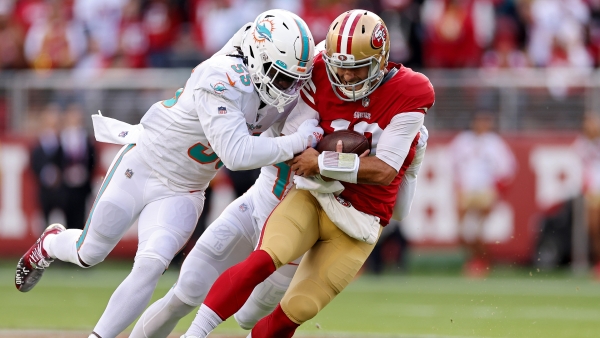 49ers' Jimmy Garoppolo out for season after suffering foot injury vs.  Dolphins