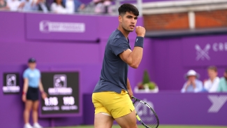 Alcaraz battles to first round win over Cerundolo at Queen&#039;s Club