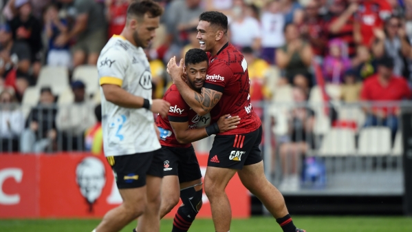 Crusaders 33-16 Hurricanes: Taylor crosses twice in dominant win