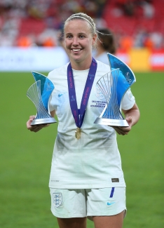 England forward Beth Mead admits missing World Cup ‘a tough pill to swallow’