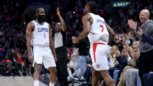 Clippers close game on 22-0 run to stun Nets