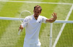 Former Wimbledon finalist Matteo Berrettini powers past 15th seed Alex De Minaur