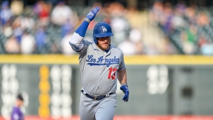 Dodgers close gap on Giants, White Sox clinch division title