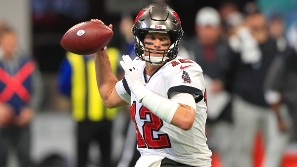 Bucs' Brady breaks own NFL mark for completions in a season