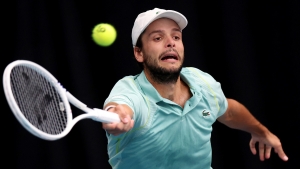 Barrere sinks Isner in Auckland as cyclone sends stars scrambling for cover