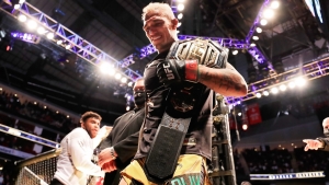 UFC 262: Oliveira knocks out Chandler to take lightweight title