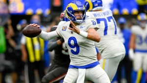 Stafford &#039;playing lights out&#039; for unbeaten Rams after outduelling Brady