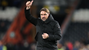 Daniel Farke pleased with point at Hull despite seeing 10-man Leeds miss chances