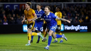 Ten-man Eastleigh fight back to earn FA Cup third round replay against Newport