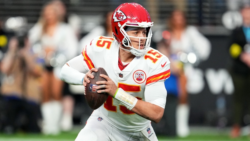Chiefs clinch AFC&#039;s top seed as Mahomes claims total yards record