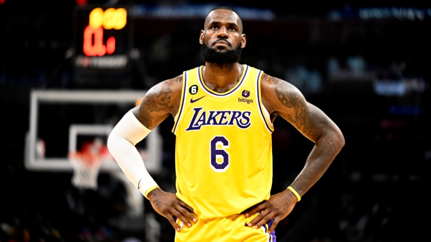 LeBron hurt as Lakers slump to fourth straight double-digit defeat, Jazz continue surprise start