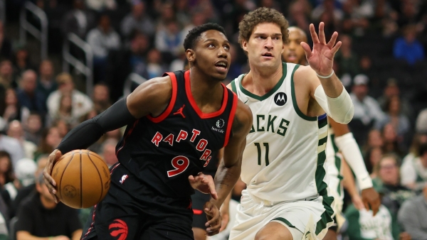 NBA: Bucks lose again, Mavericks end Warriors&#039; run