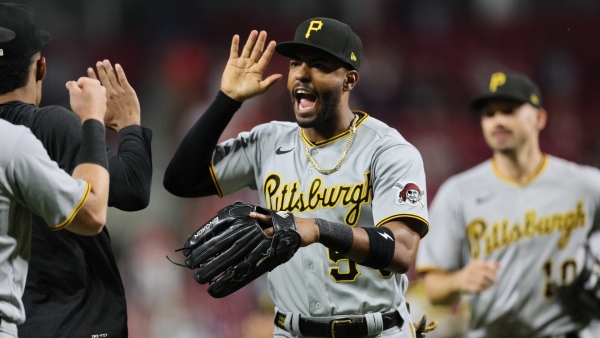 Pirates overcome 9-run deficit for first time in 133-season history, beat  Reds 13-12