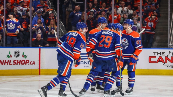 NHL: Oilers Beat Blackhawks For 8th Straight Win