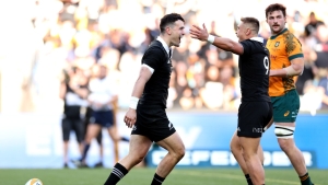 Australia 28-31 New Zealand: All Blacks withstand Wallabies&#039; impressive fightback