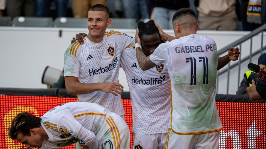 LA Galaxy 6-2 Minnesota United: Hosts through to Western Conference final with rout