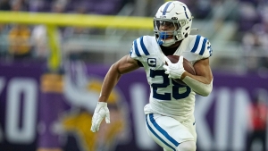 Jonathan Taylor ends speculation over his future by committing to the Colts