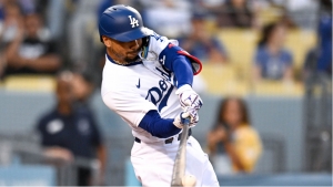 Mookie Betts' home run propels Dodgers past Giants in see-saw game