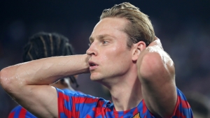 Rumour Has It: Manchester United to reignite interest in Barcelona&#039;s De Jong in January