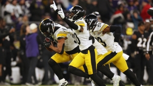 Pickett keeps Steelers alive with clutch TD pass for Harris to down Ravens