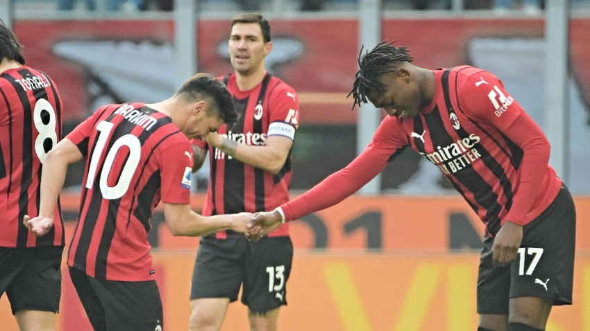 Milan 1-0 Sampdoria: Leao sends Rossoneri top of Serie A