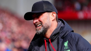Jurgen Klopp urges Reds to ‘ignore outside mess’ as he plays down favourites tag