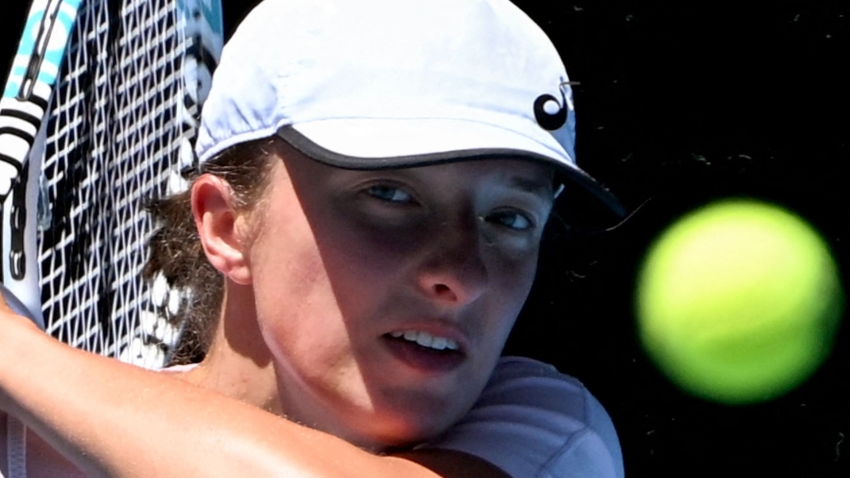 Australian Open: Swiatek not &#039;living in the past&#039; after stellar 2022