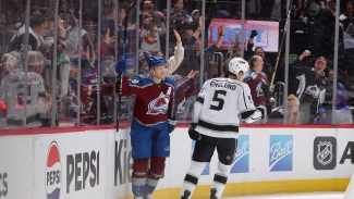 MacKinnon extends home point streak to 25 games as Avalanche roll